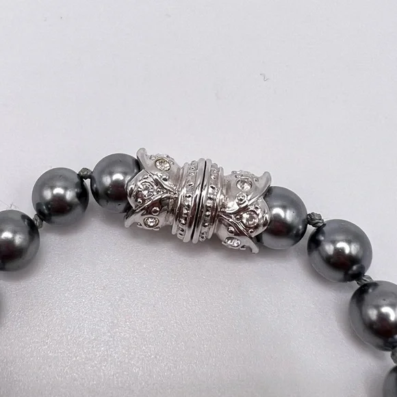 Vintage Nolan Miller Grey Beaded Snap Bracelet 7 5/8” - Picture 3 of 5